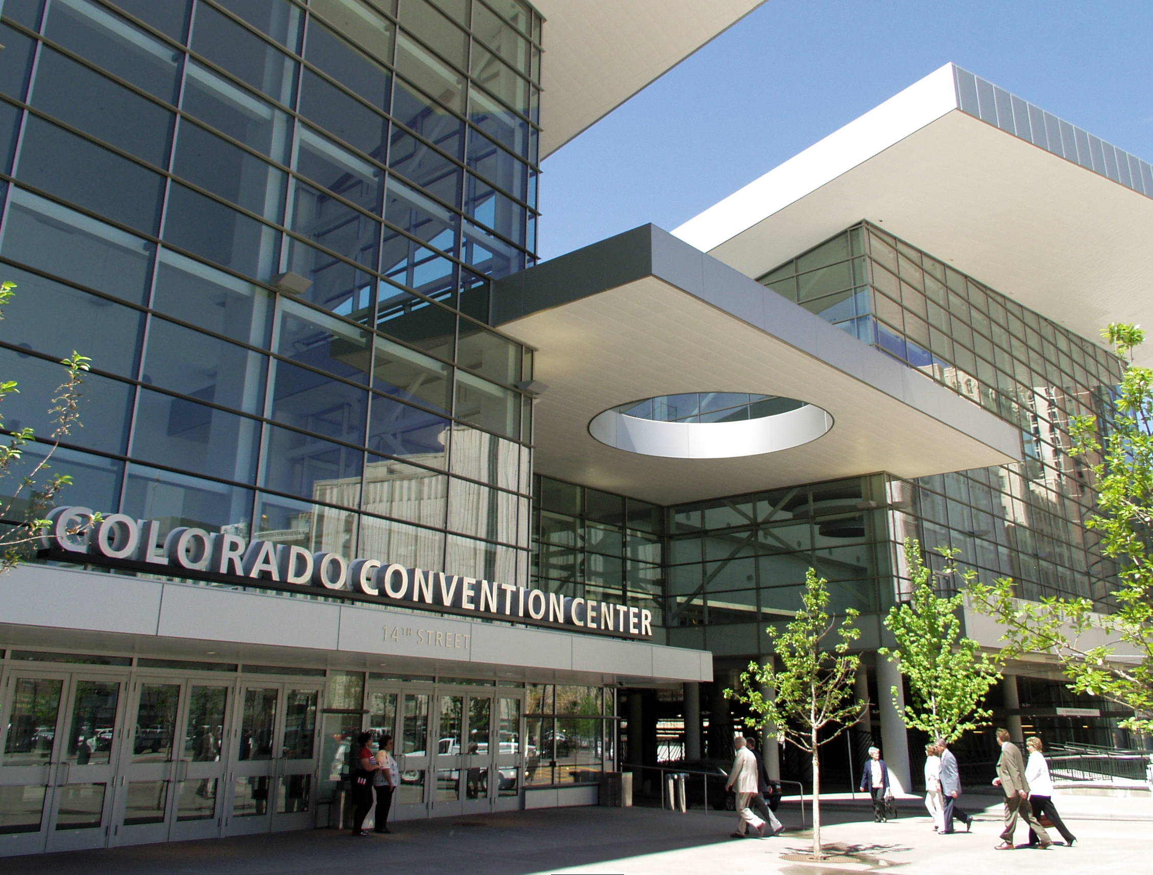 14th Street F Entrance